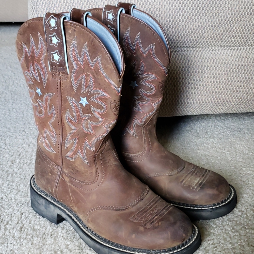 Women's round toe Ariat boots